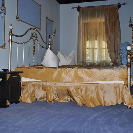 Casa Cu Farfurii Hotel Sinaia Ruang foto