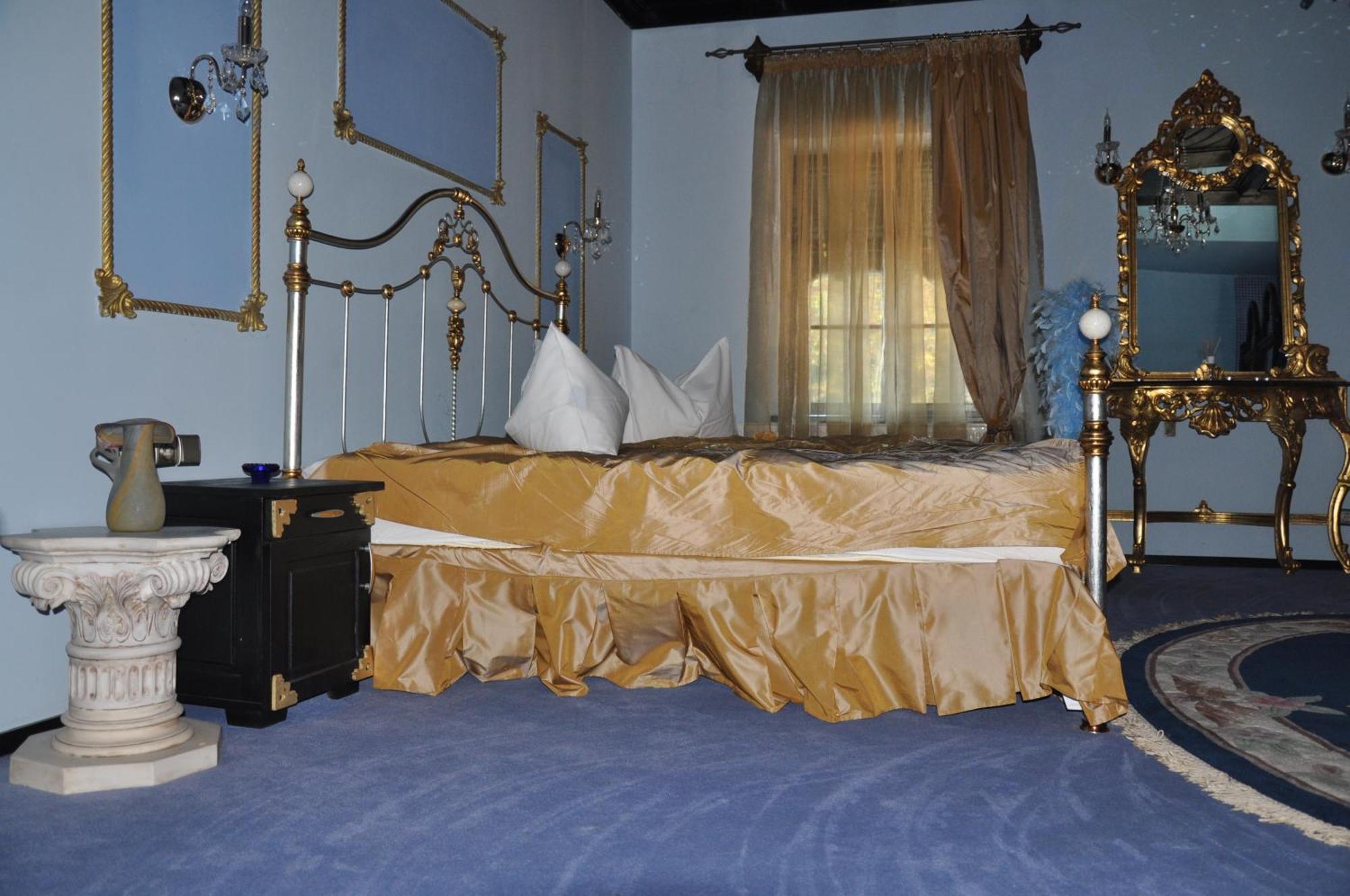 Casa Cu Farfurii Hotel Sinaia Ruang foto